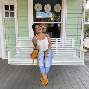 Meet your Posher, Jhoana